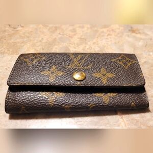 Louis Vuitton Monogram Multicles 6 Key Holder EUC